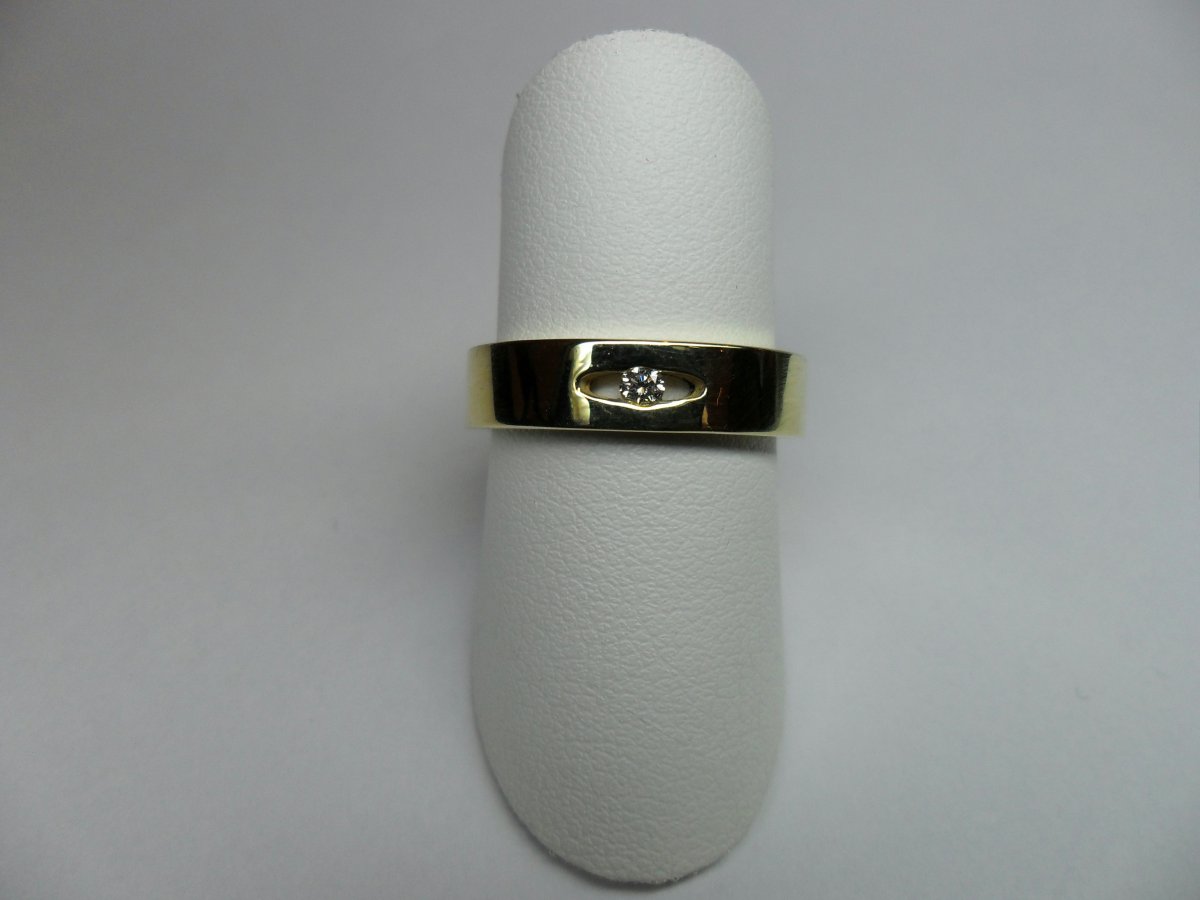 Basis Ring Geelgoud met Diamant 0.04 crt.